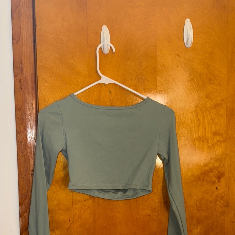 Green Fitted Long Sleeve Crop Top